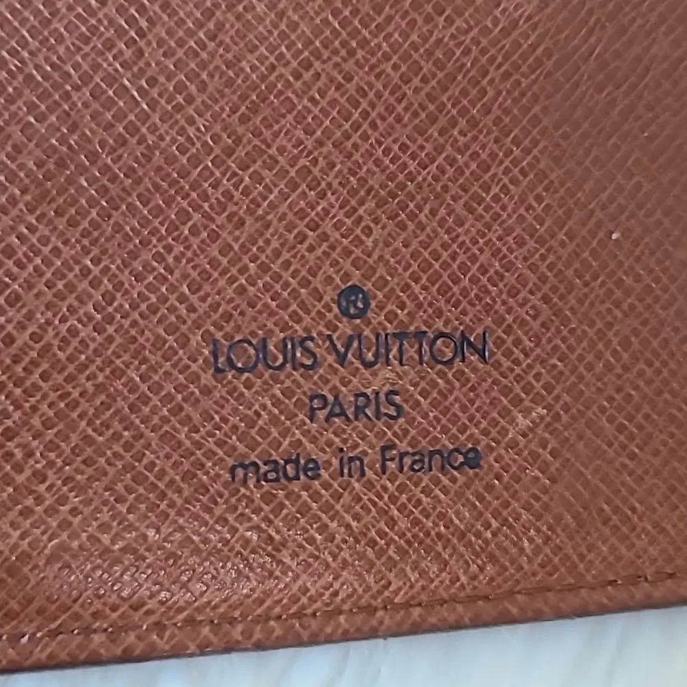 💯 Authentic Louis Vuitton Monogram Bifold Wallet 🍀